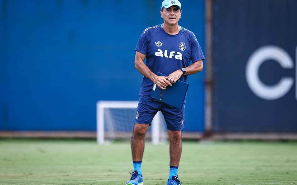 Quinteros explica ausência de Cuéllar na estreia do Grêmio no Brasileirão