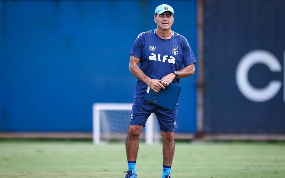 Quinteros aponta vilões para o Grêmio na final: 'Enner Valencia e árbitro'