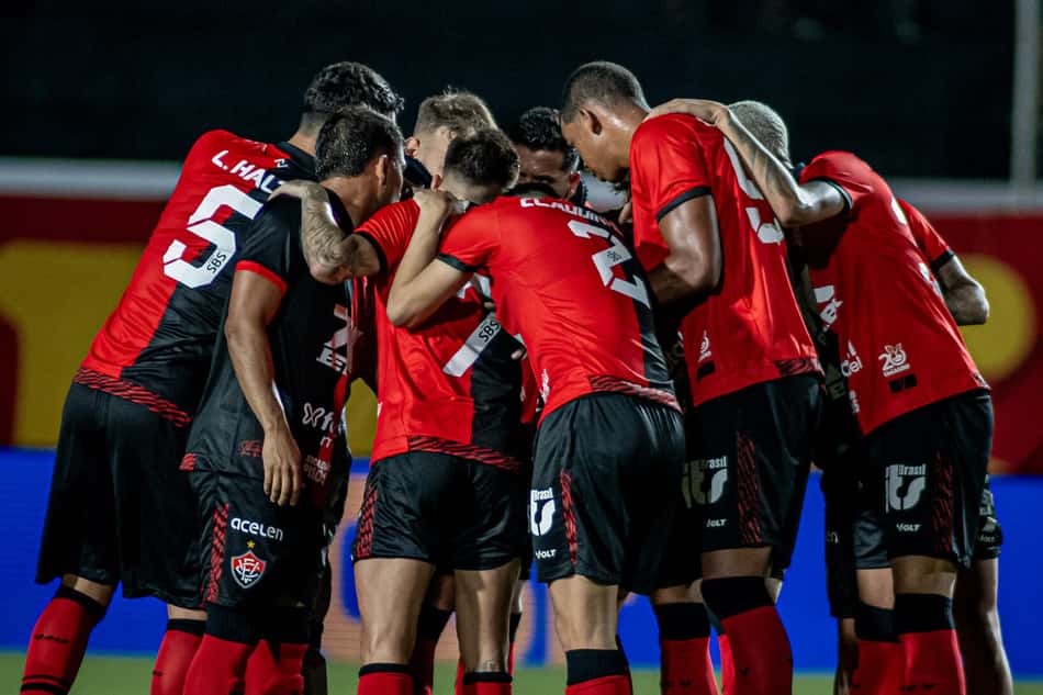 Elenco do Vitória reunido no Barradão antes da partida contra o Sport Foto: Victor Ferreira / EC Vitória
