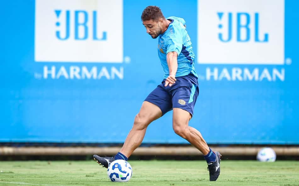 De titular a terceira opção: entenda por que João Pedro perdeu espaço no Grêmio