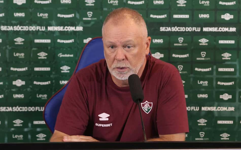 Mano Menezes identifica problemas no Flu e justifica: 'Time ainda em formação'
