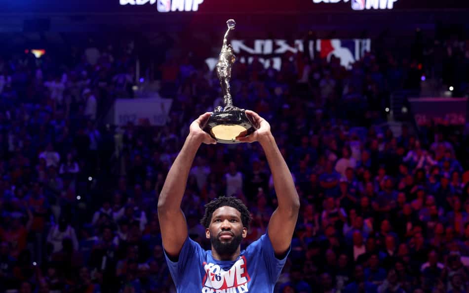 Técnico recém-demitido vira favorito para assumir o 76ers e salvar Embiid
