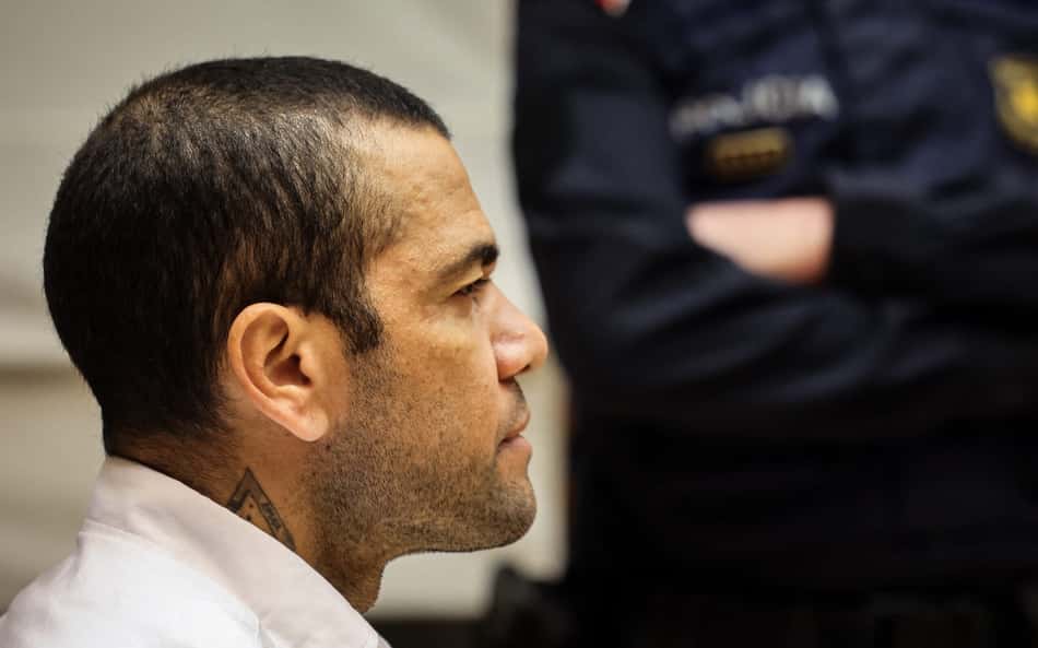 Absolvido, Daniel Alves pode receber indenização por 'prisão indevida'