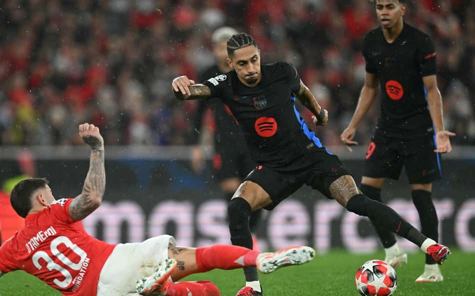 Raphinha joga hoje? Confira a escalações de Benfica e Barcelona