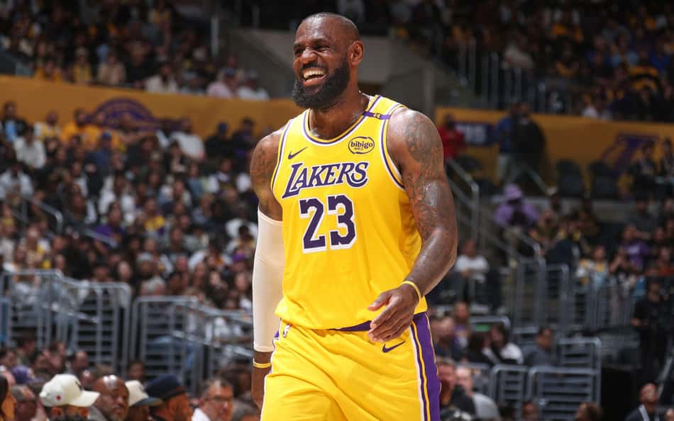 NBA: LeBron James busca marcos históricos em duelo contra os Pelicans