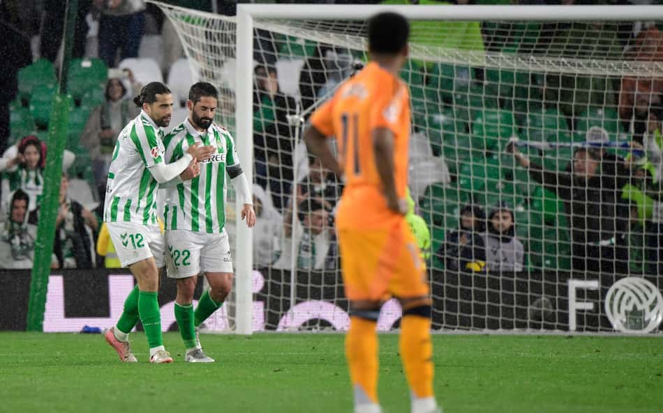 Com 'Lei do Ex', Real Madrid leva virada e tropeça na briga pela liderança