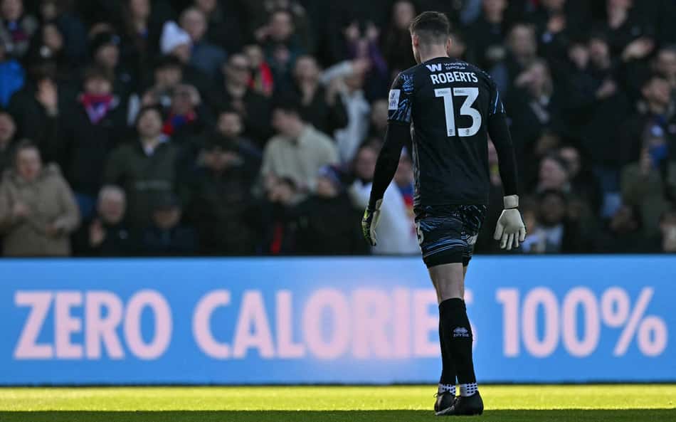 Goleiro de time inglês é suspenso por seis jogos