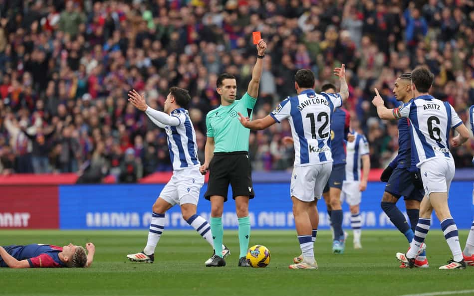Técnico da Sociedad se pronuncia sobre expulsão polêmica contra o Barcelona