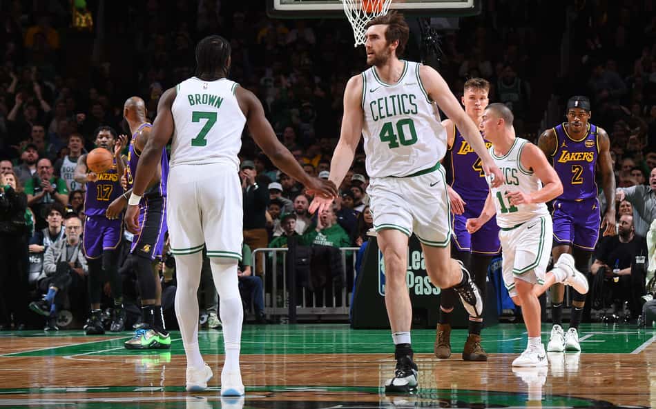 Celtics vencem Lakers e LeBron se lesiona; veja os resultados da NBA