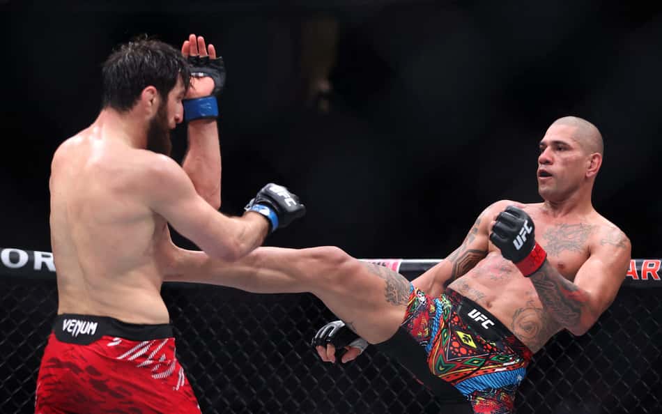 Ankalaev bate o martelo sobre revanche com Alex Poatan