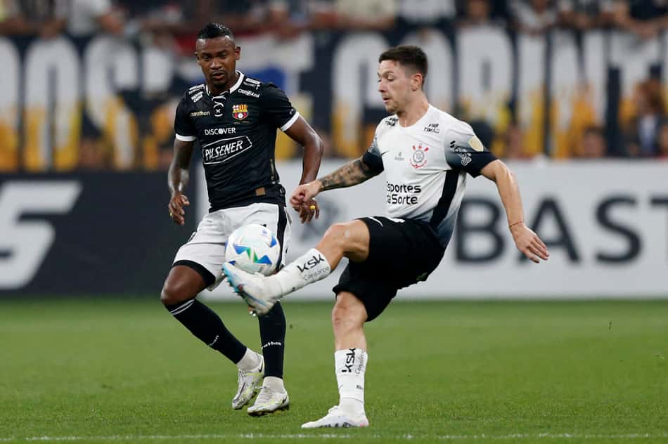 FBL-LIBERTADORES-CORINTHIANS-BARCELONA
