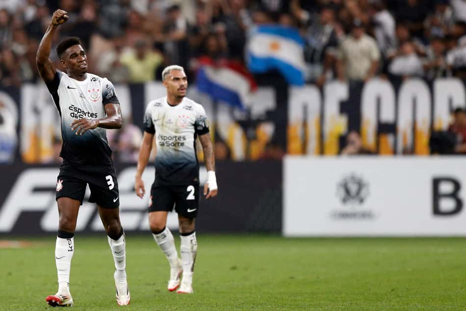 FBL-LIBERTADORES-CORINTHIANS-BARCELONA