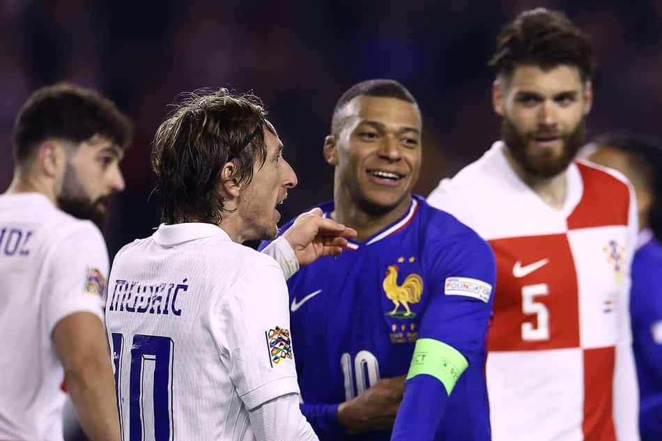 Mbappé não marca pela seleção francesa desde a Eurocopa e busca voltar às redes para se classificar diante da Croácia (Foto: FRANCK FIFE / AFP)