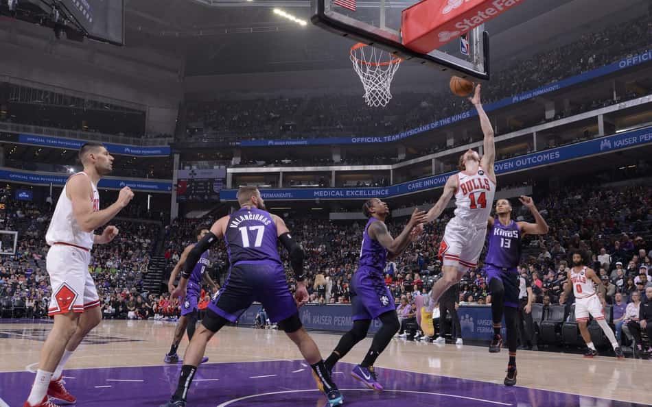 AFP__20250321__2205460689__v1__HighRes__ChicagoBullsVSacramentoKings-scaled-aspect-ratio-512-320