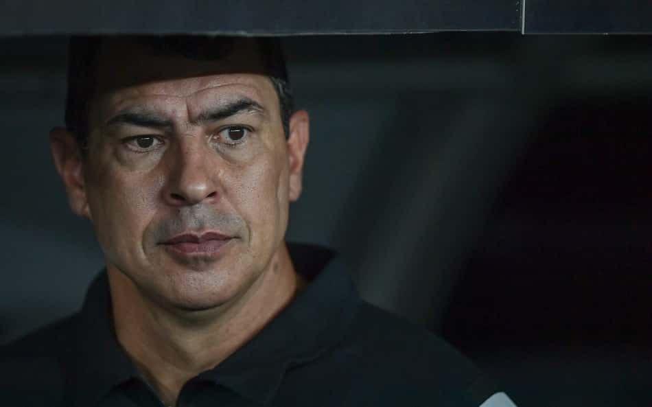 Carille diz que sondagem do Corinthians atrapalhou trabalho no Santos: 'Passei por mentiroso'