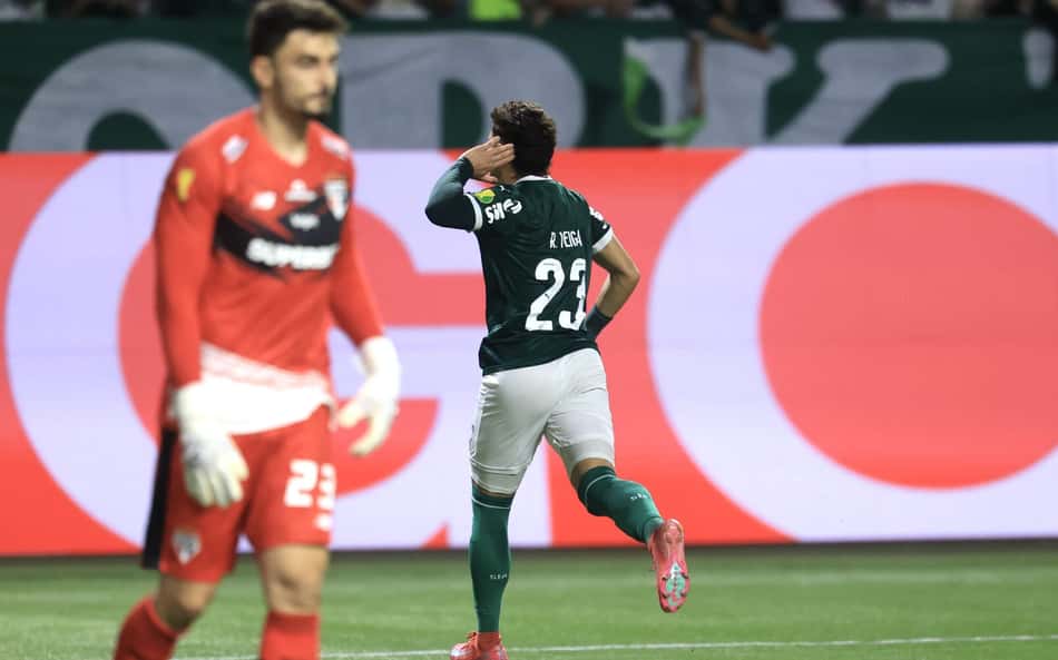 Palmeiras vence São Paulo com pênalti polêmico e avança à final do Paulistão