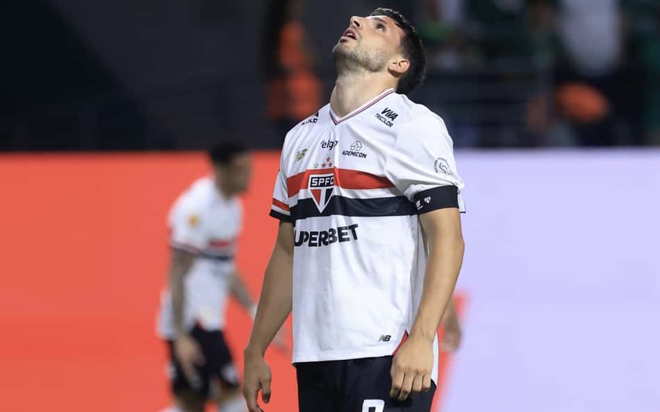 Calleri reclama de pênalti marcado contra o São Paulo: 'o cara se jogou'