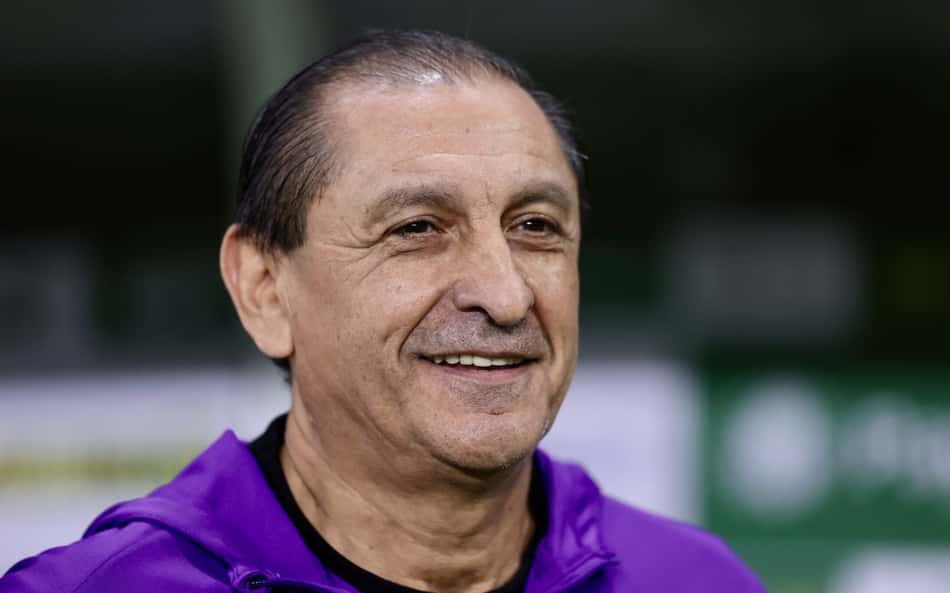 Corinthians: Ramón Díaz deixa vexame para trás e ganha respaldo no cargo