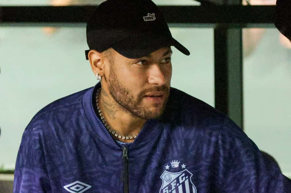 Neymar segue em transição física depois de ter sofrido a lesão na coxa esquerda no Paulistão. (Foto: Robson Mafra/AGIF)