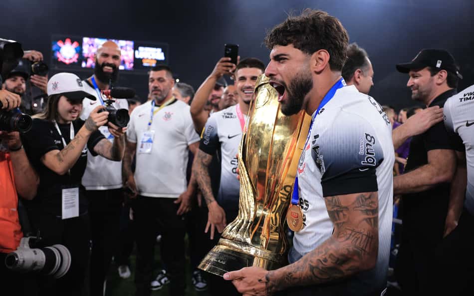 Yuri Alberto dedica título à Fiel e celebra permanência no Corinthians