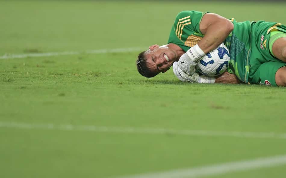 Rochet voltou a deixar o gol por possível lesão