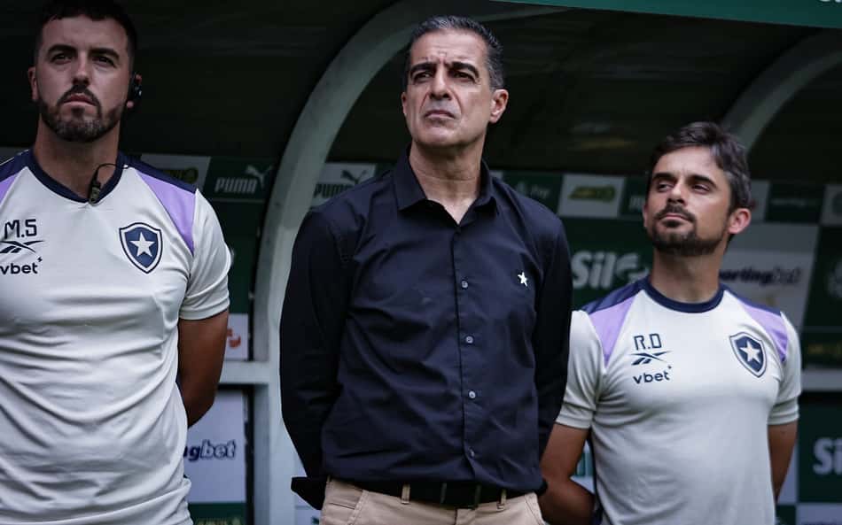 Técnico do Botafogo fica insatisfeito com empate, mas valoriza: 'Um grupo de campeões'