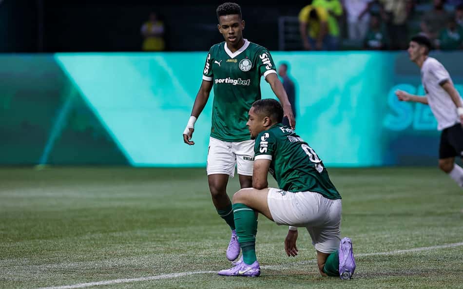 Técnico do Palmeiras compara início de Vitor Roque com Mbappé no Real Madrid: 'Gostam de criar enredos'