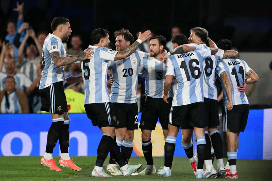 Argentina comemora gol nas Eliminatórias contra o Brasil