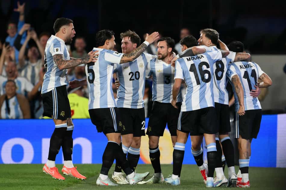 Argentina comemora gol nas Eliminatórias contra o Brasil