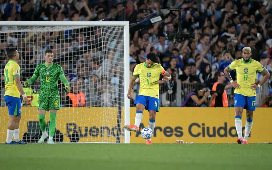 Brasil tem 'pior 1º tempo da história' nas Eliminatórias contra a Argentina