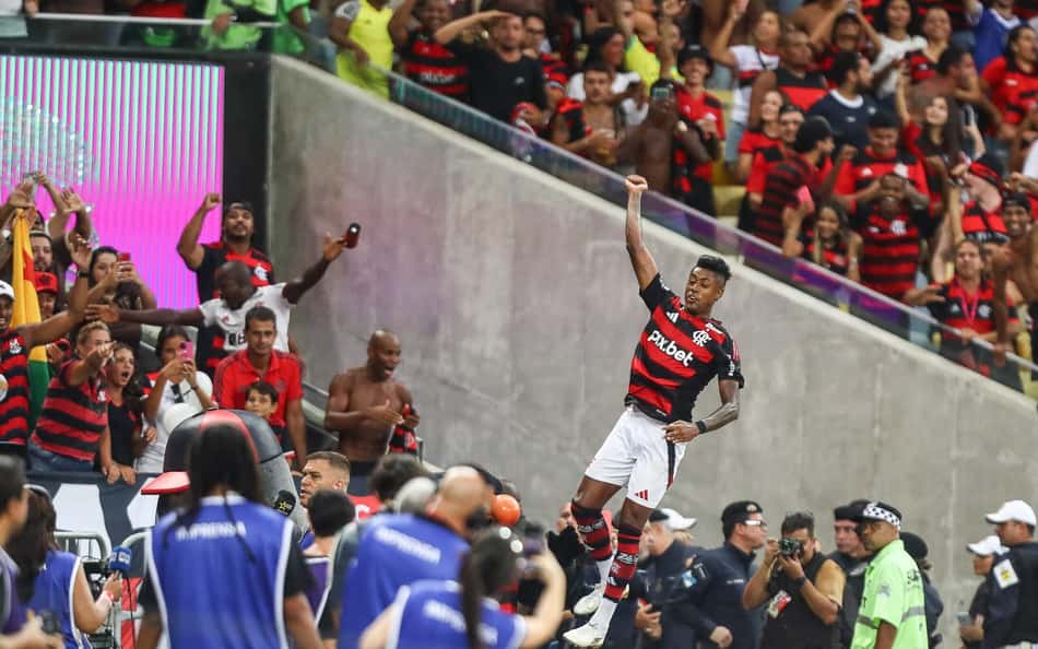 Melhores momentos: Flamengo vence Vasco e garante vaga na final do Carioca