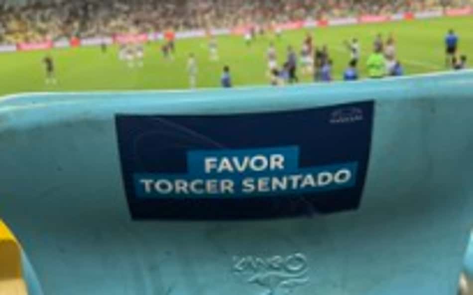 Nova campanha do Maracanã desagrada torcedores: 'Assista sentado'