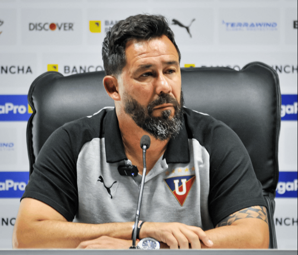 Técnico da LDU enfrentou o Flamengo em 2024 (Foto: Divulgação)