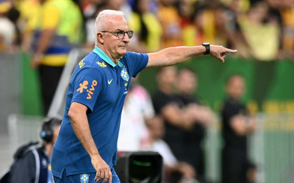 Jornalistas detonam Dorival em Argentina x Brasil: 'Devia pagar ingresso'