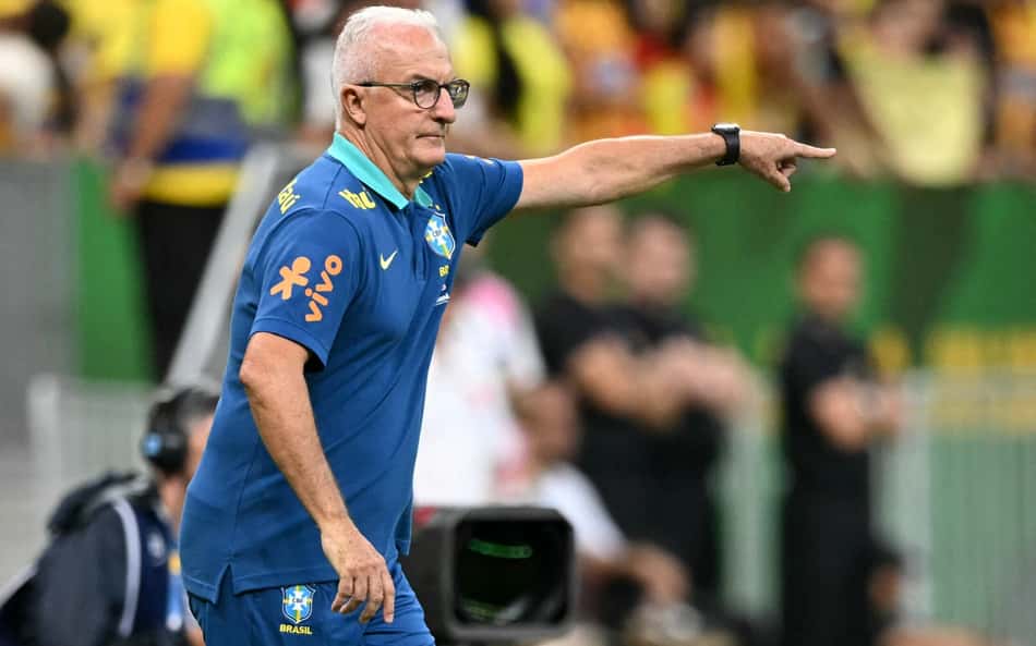 Torcedores detonam Dorival por atuação do Brasil contra a Colômbia: 'Patético'