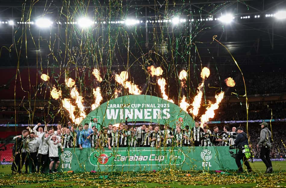 Elenco do Newcastle campeão da Copa da Liga, na Inglaterra