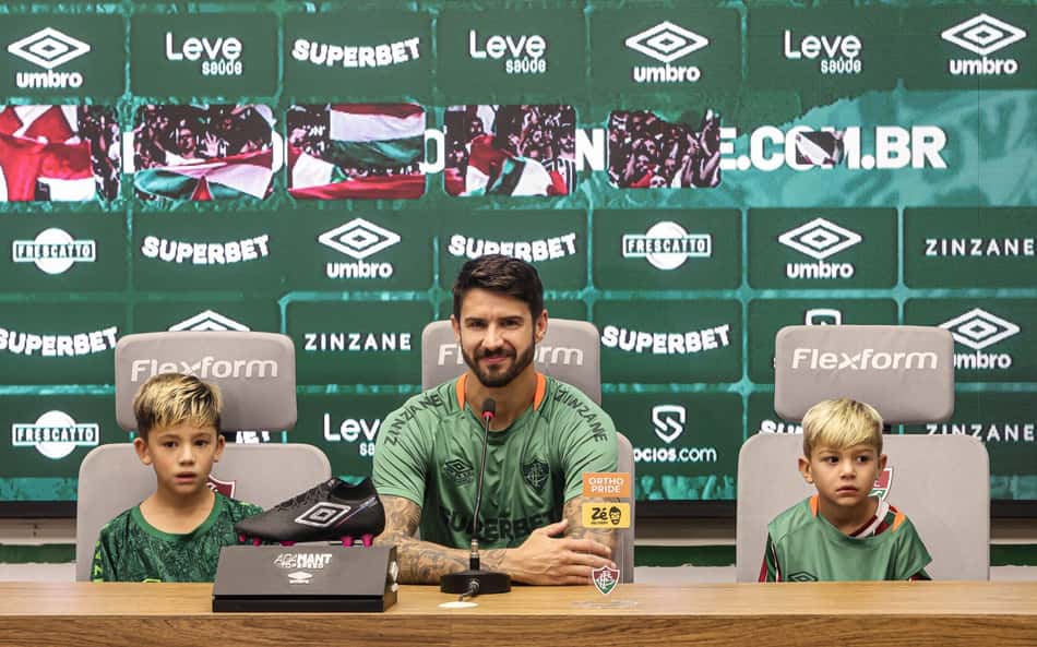 Everaldo abre jogo sobre disputa com Cano e revela motivo da escolha pelo Fluminense