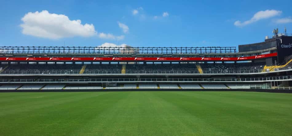 Vila Belmiro vai passar pro obras de melhorias na infraestrutura; vestiário já foi remodelado e agora novos telões serão instalados. (Foto: Divulgação/ SantosFC)