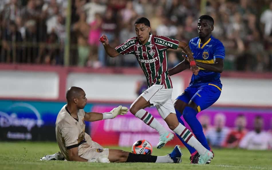 Meia do Fluminense tem lesão confirmada e desfalca time por até dois meses