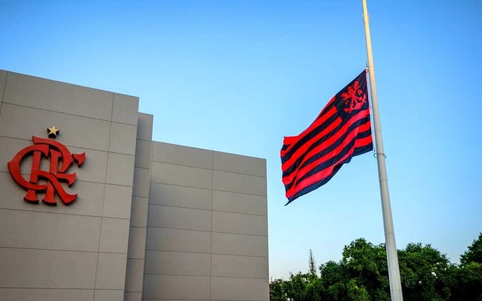 Torcedores do Flamengo sobem hashtag e detonam atitude do clube: 'Vergonha'