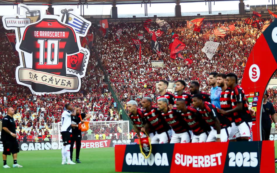 Flamengo lança nova linha de uniformes, e produtos esgotam apesar do preço alto