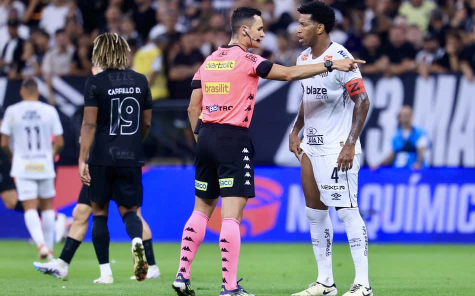 Torcedores do Santos não perdoam falha de Gil contra o Vasco: 'Pavoroso'