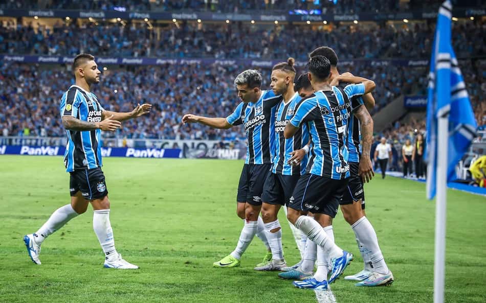 Gremio-gol-Gre-Nal-aspect-ratio-512-320