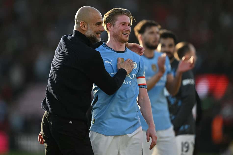 Guardiola comemora com De Bruyne classificação do Manchester City na FA Cup