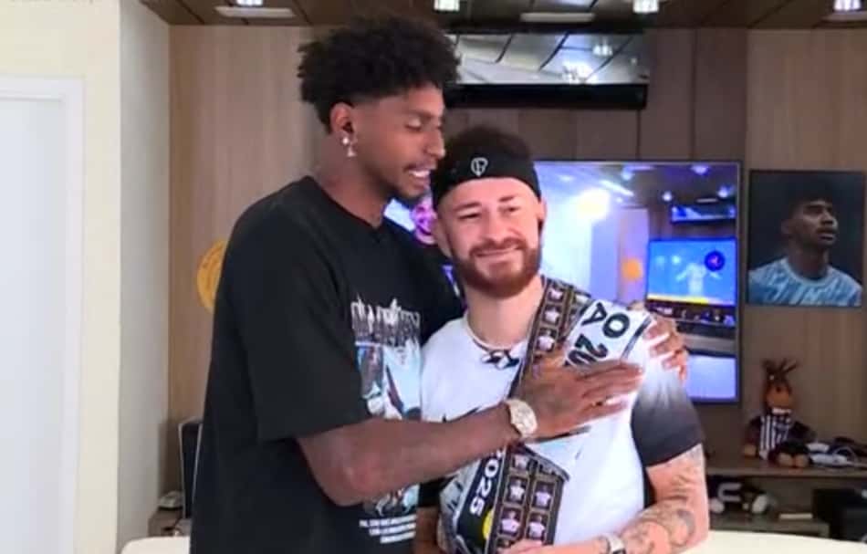 Hugo Souza faz Fred usar camisa do Corinthians