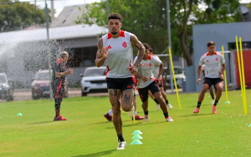 Juninho: "Jogador não escolhe o jogo que quer jogar"