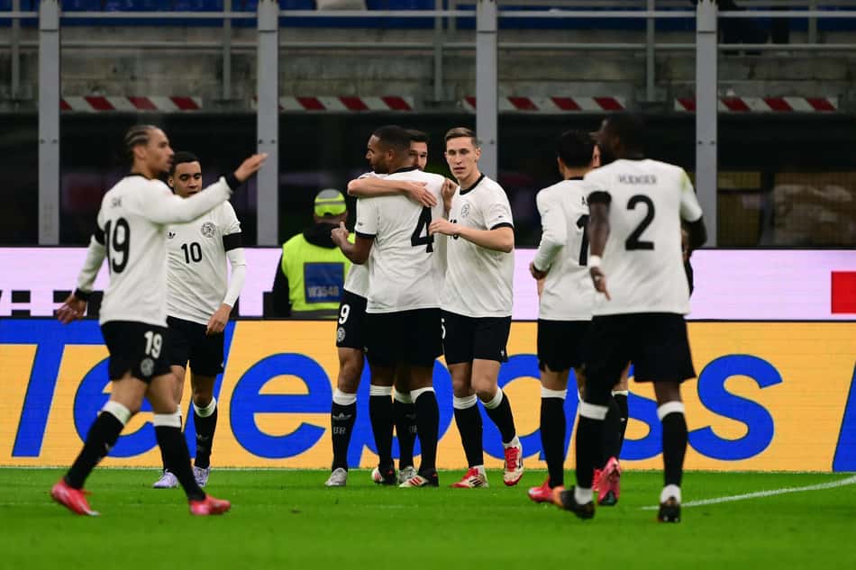 Jogadores da Alemanha celebram gol de Kleindienst sobre a Itália, pela Liga das Nações