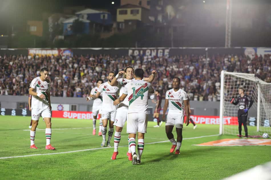 Jogadores do Fluminense comemoram gol marcado sobre Caxias, pela Copa do Brasil