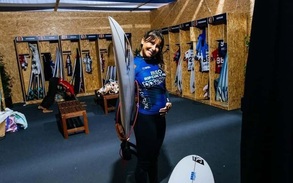 WSL: Surfista grávida de 4 meses é eliminada e se emociona durante entrevista