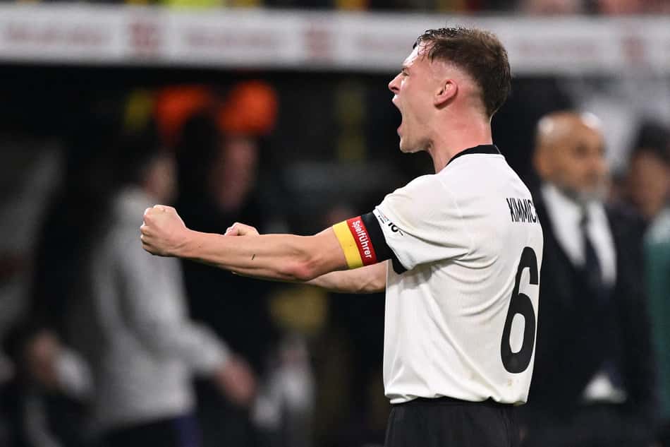 Joshua Kimmich comemora vitória da Alemanha diante da Itália na Liga das Nações